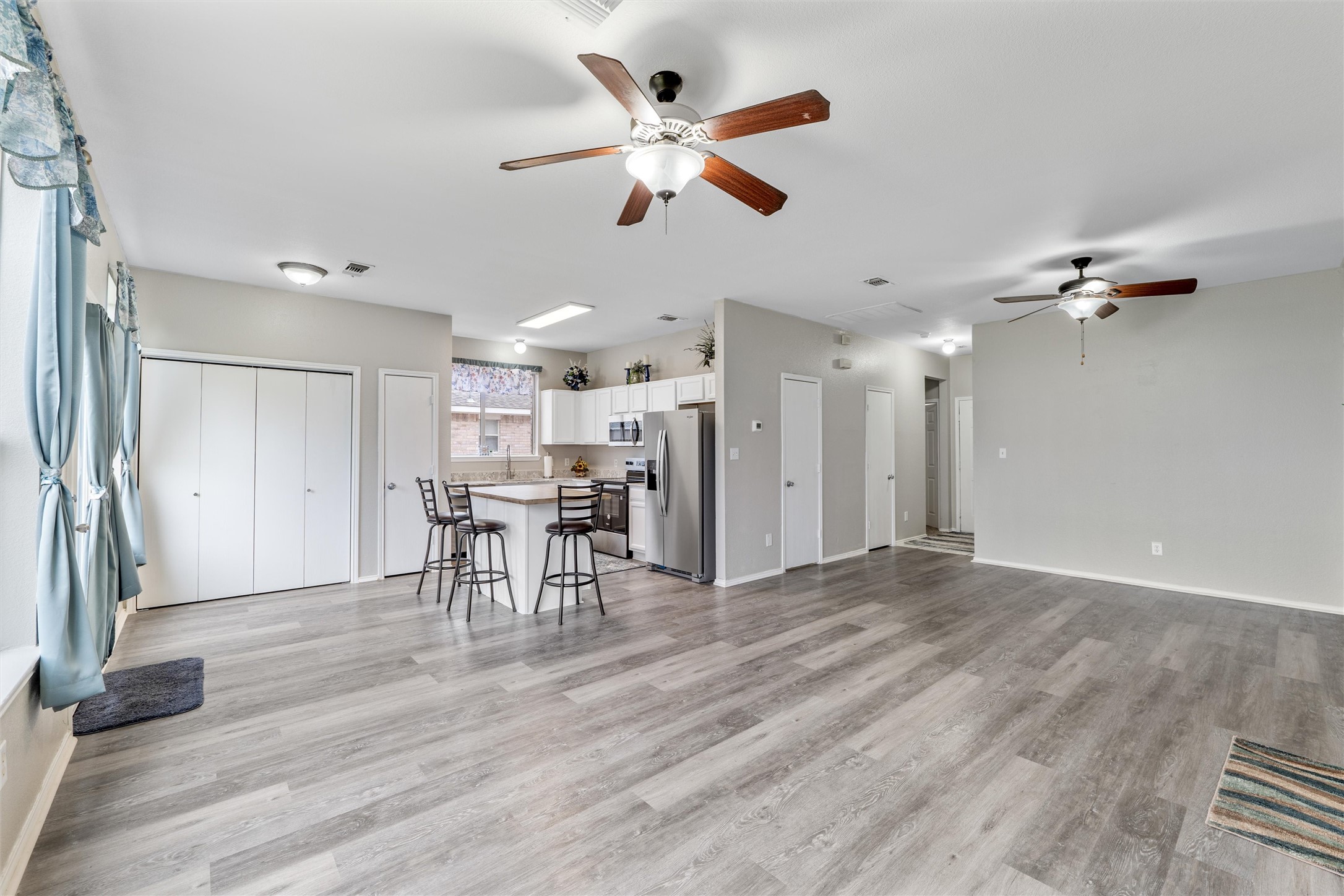 901 Dixon Lane