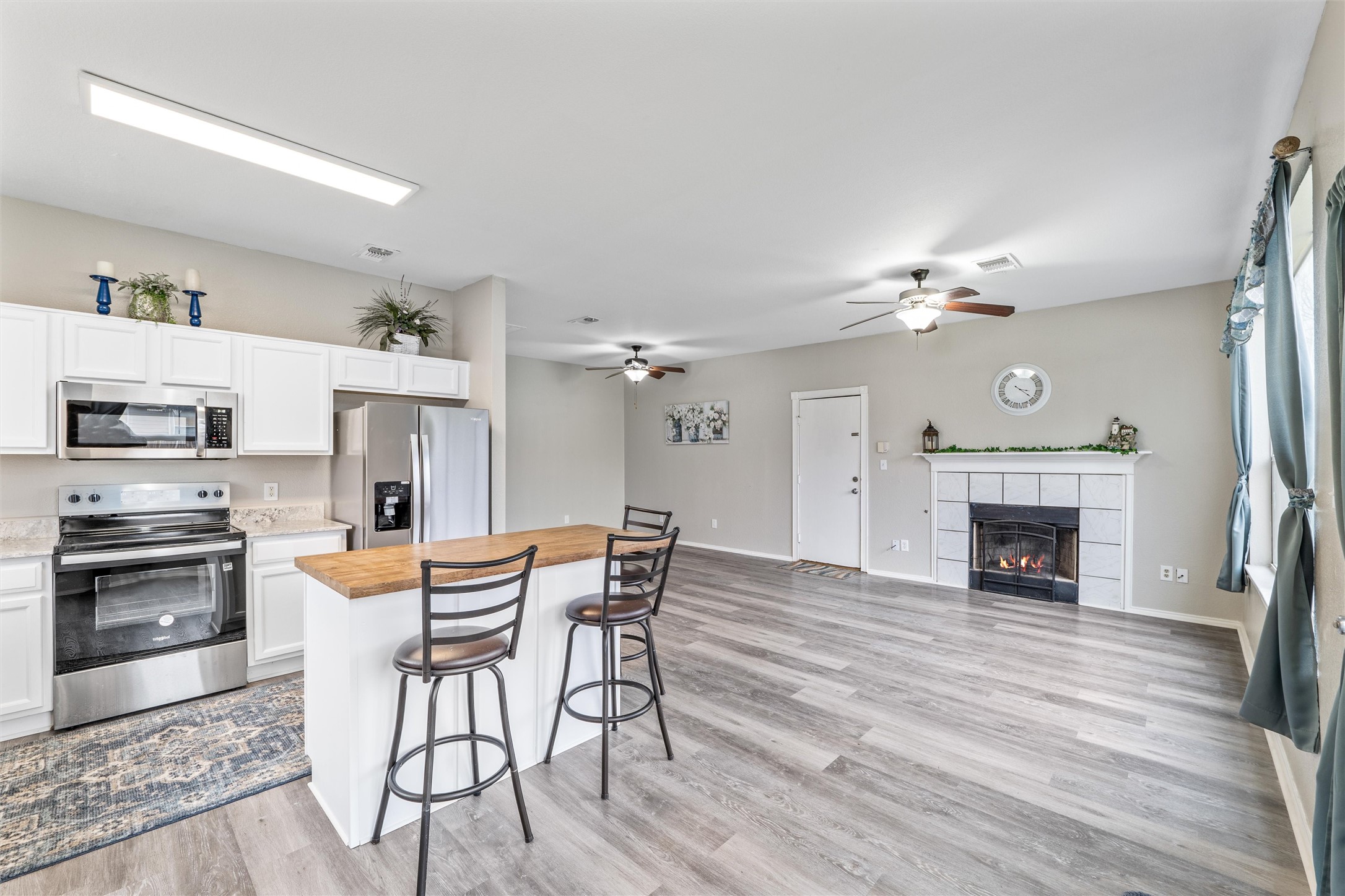 901 Dixon Lane