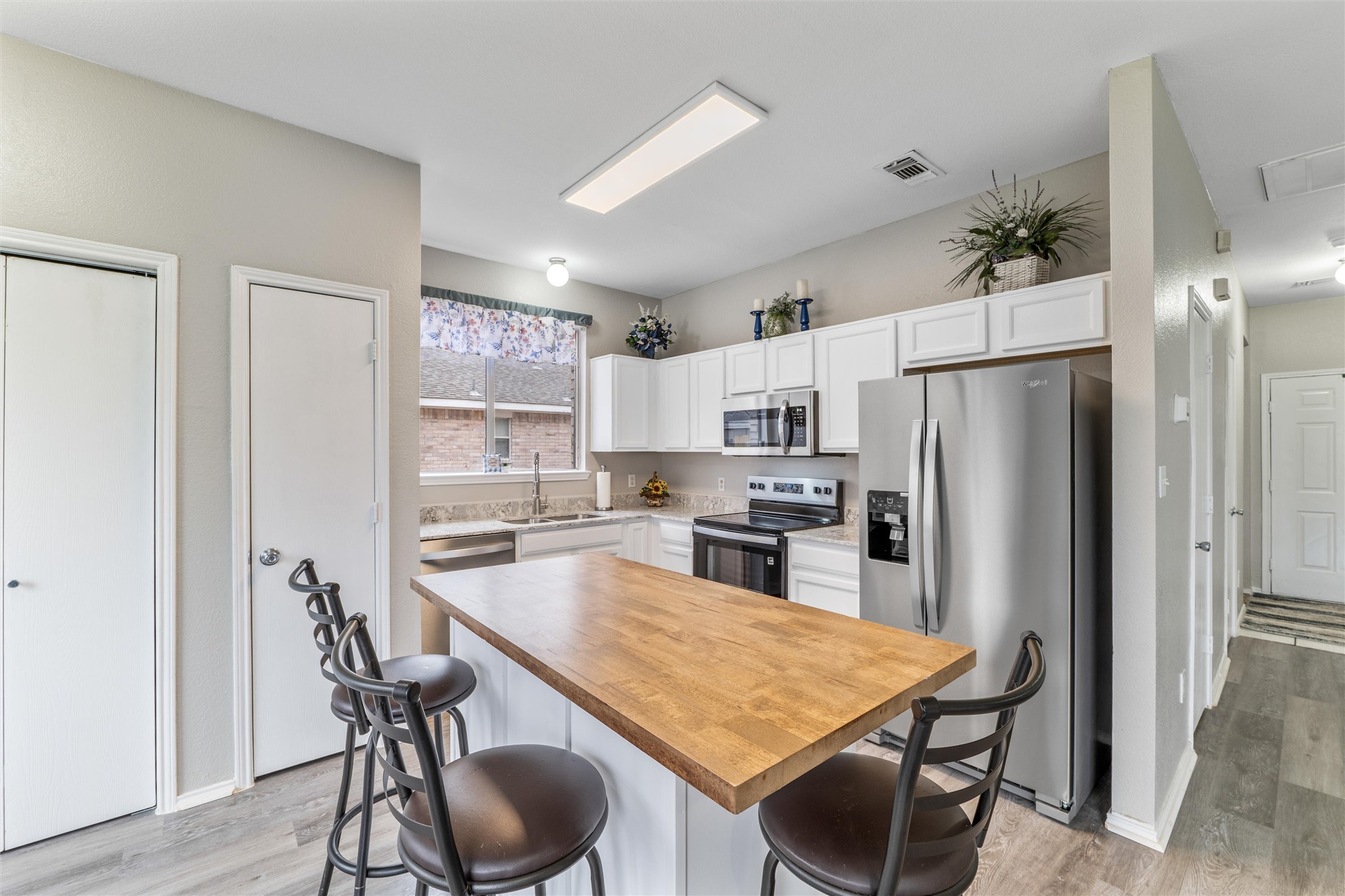901 Dixon Lane