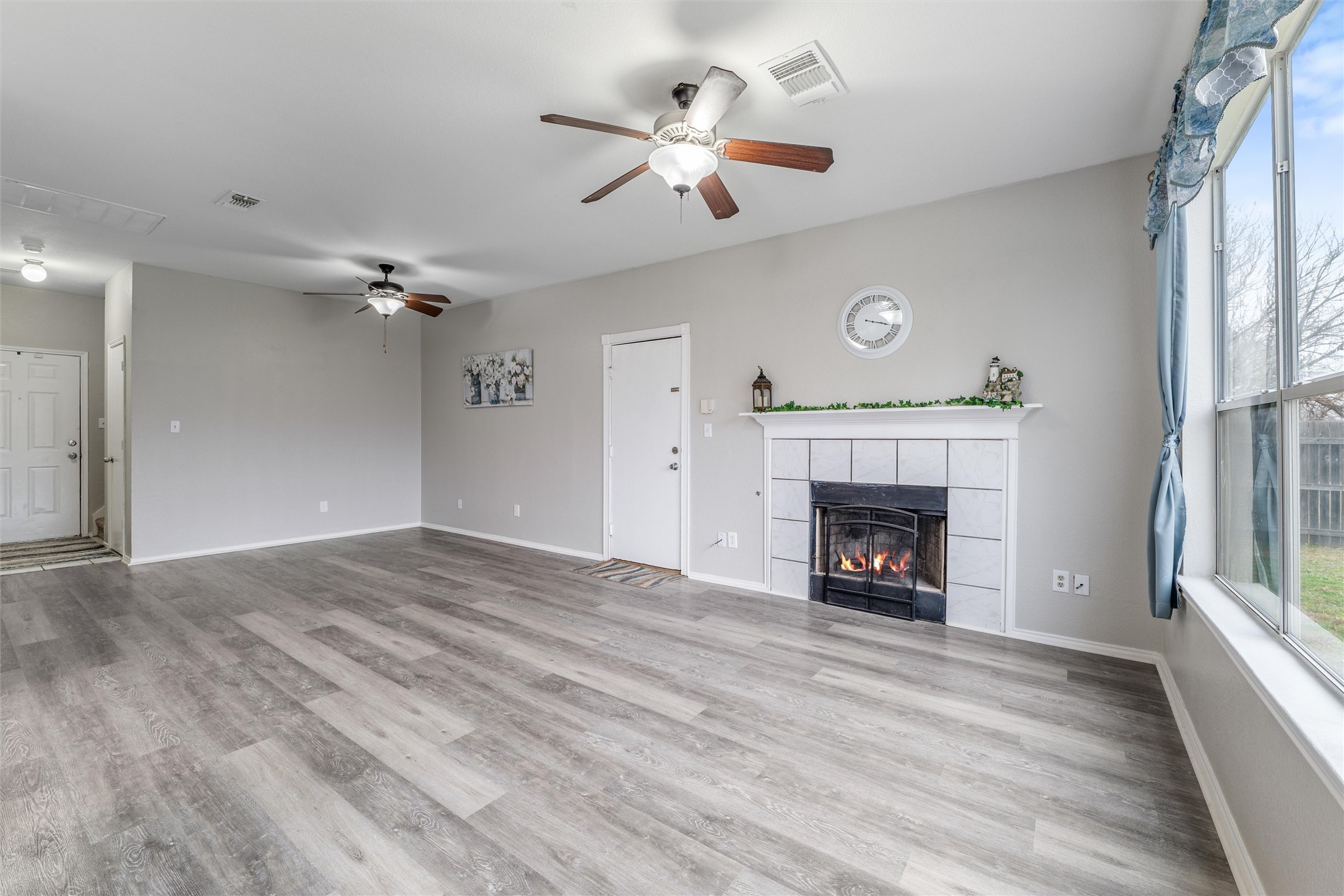 901 Dixon Lane