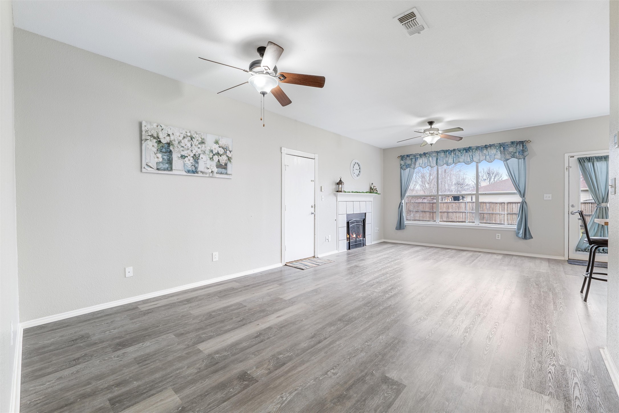 901 Dixon Lane
