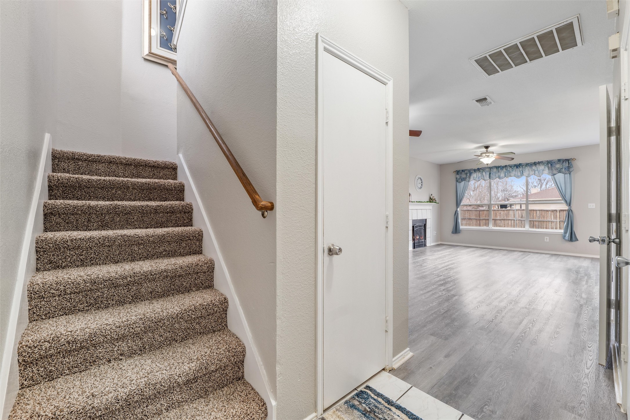 901 Dixon Lane