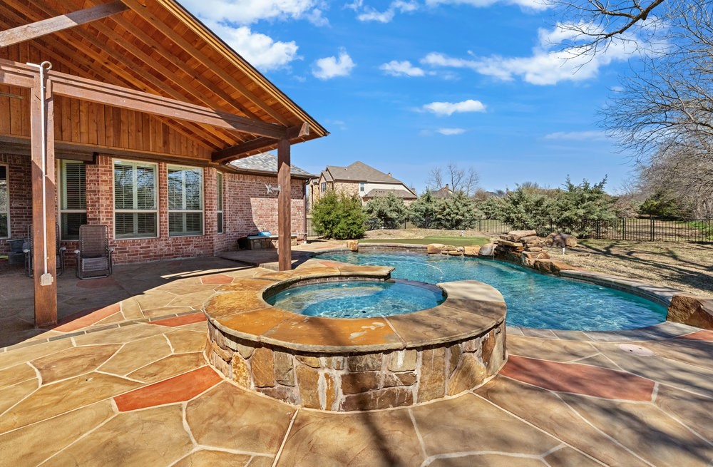 2885 Forest Hills Drive