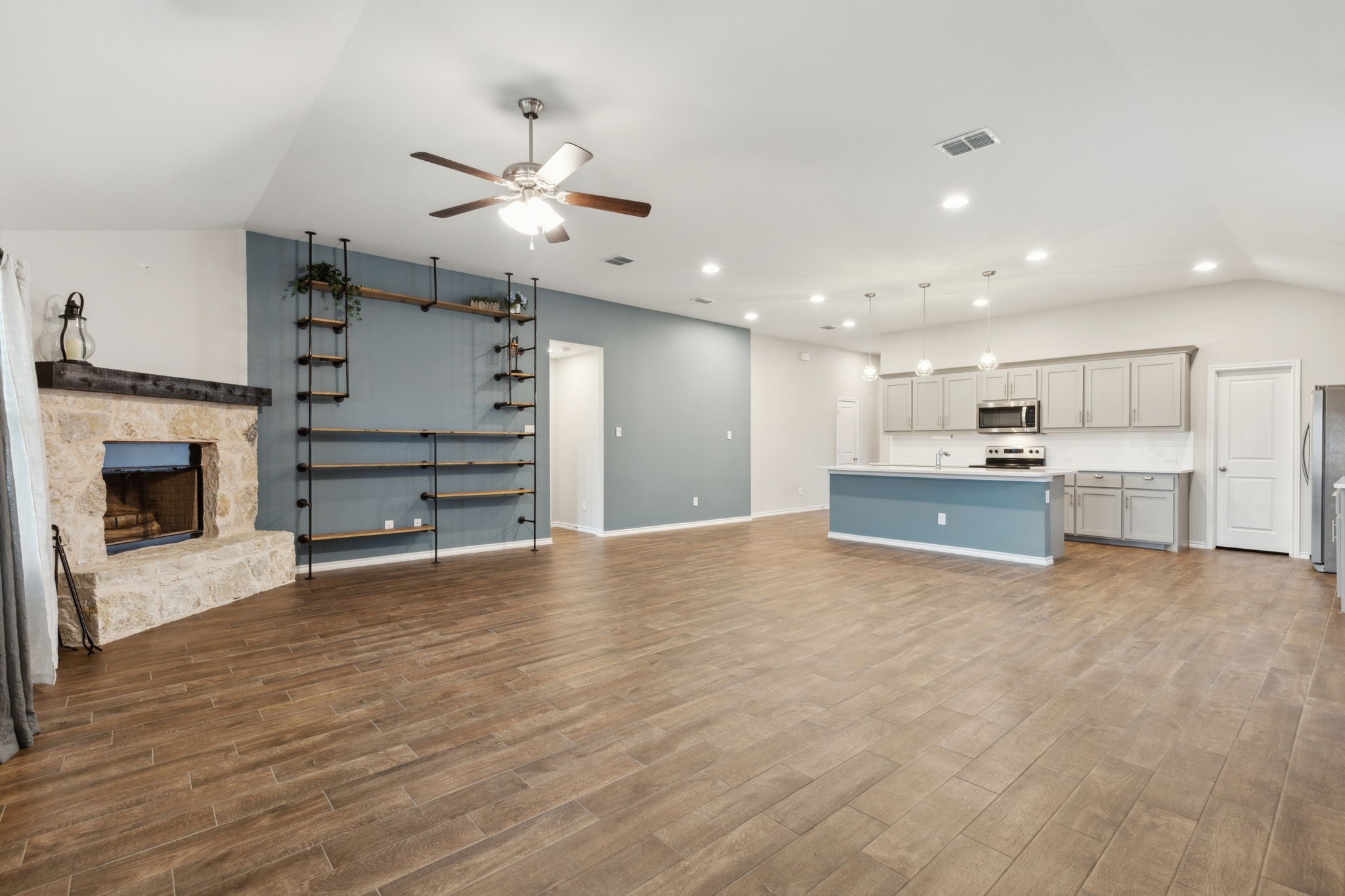 3421 Riverside Drive