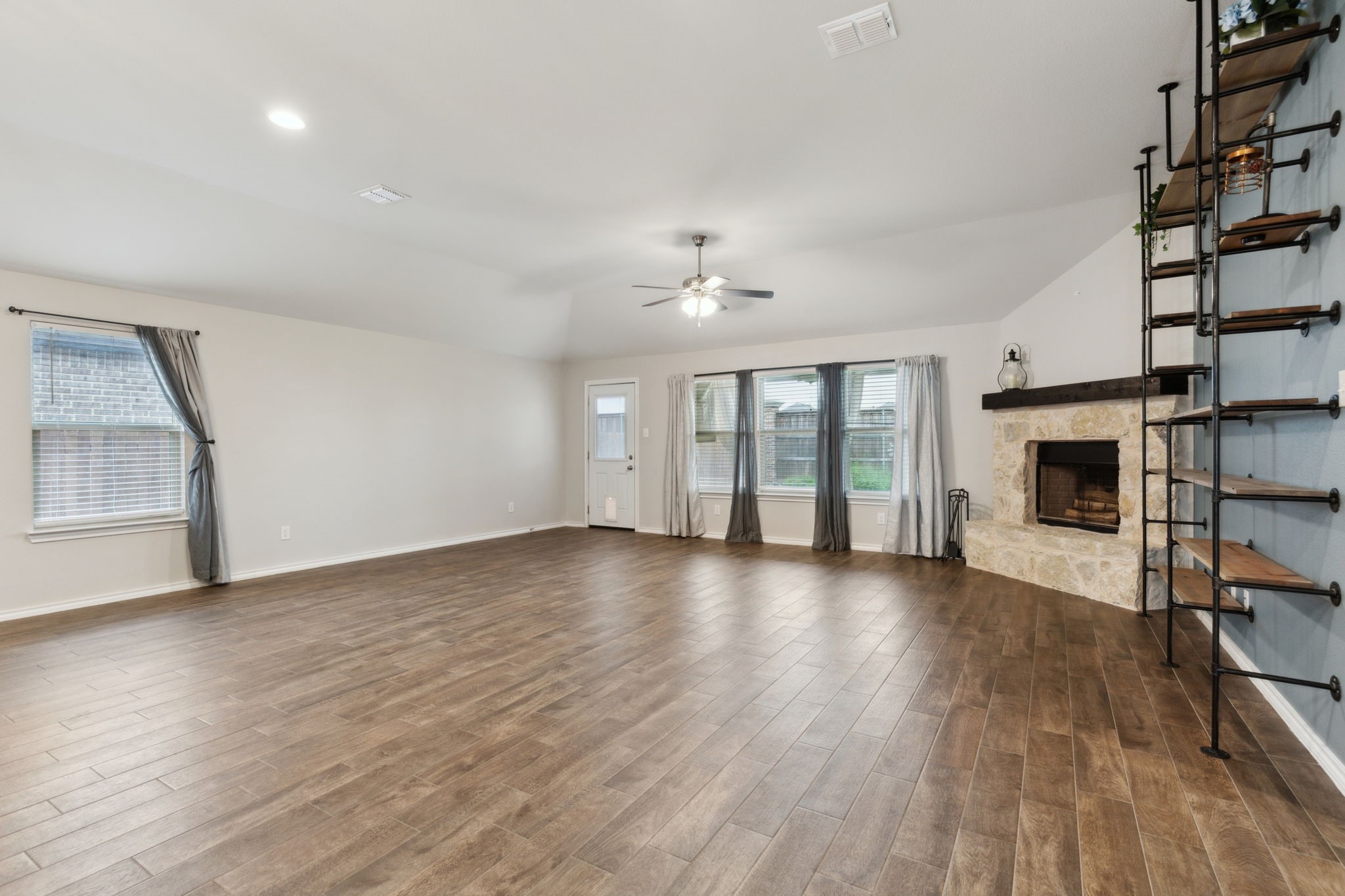 3421 Riverside Drive