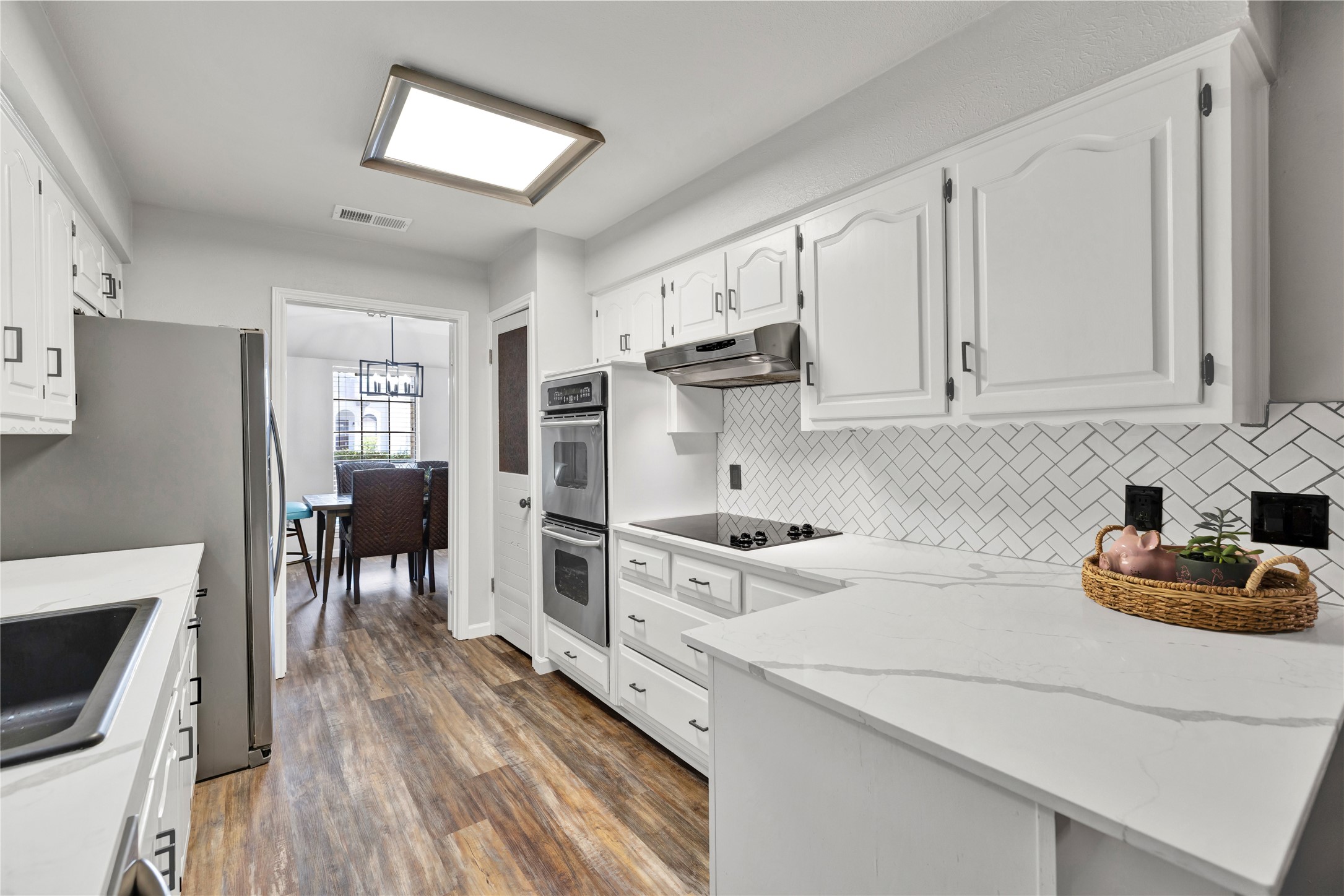 1603 Versailles Drive