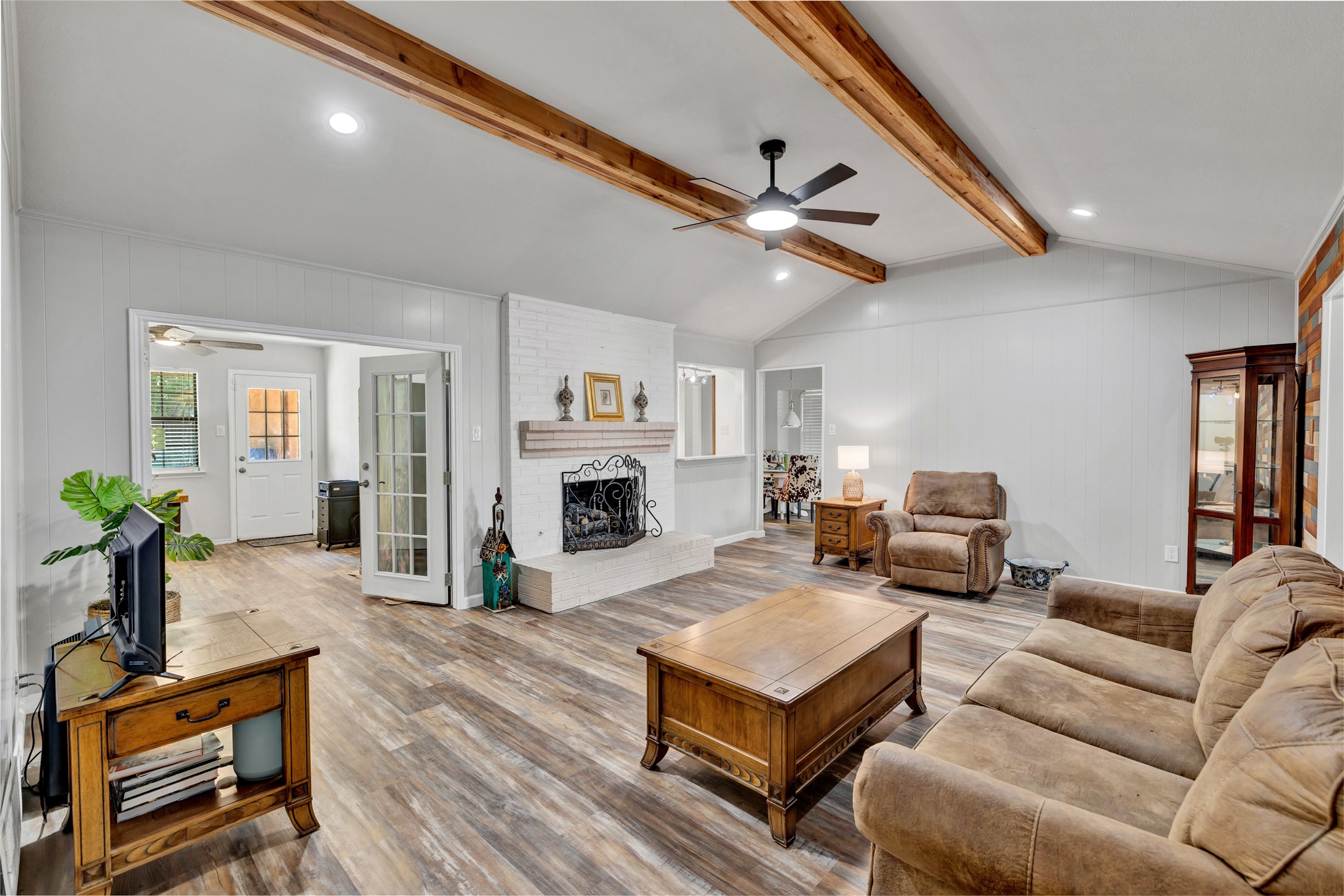 1603 Versailles Drive