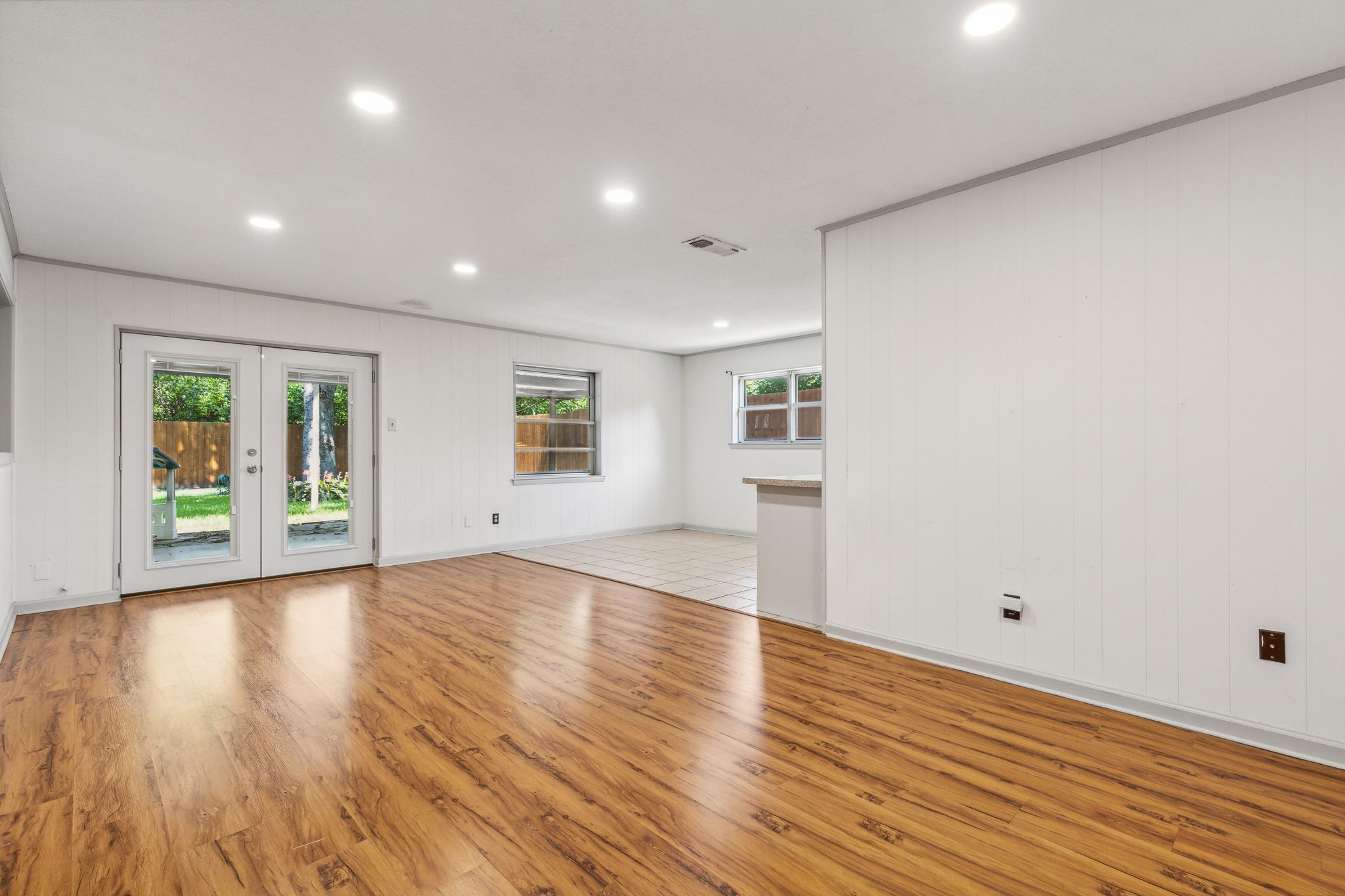 2817 Kingsbury Avenue