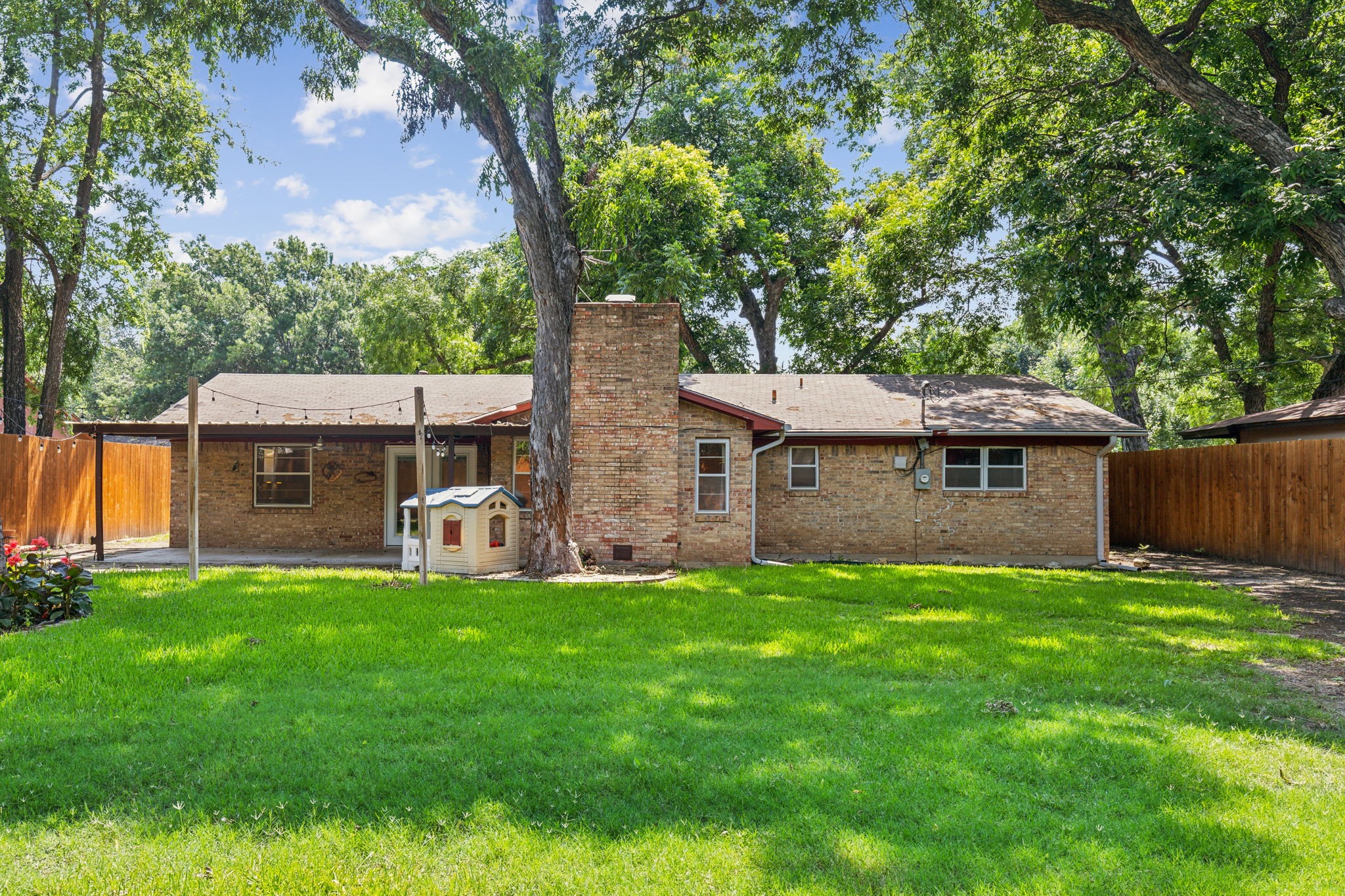 2817 Kingsbury Avenue