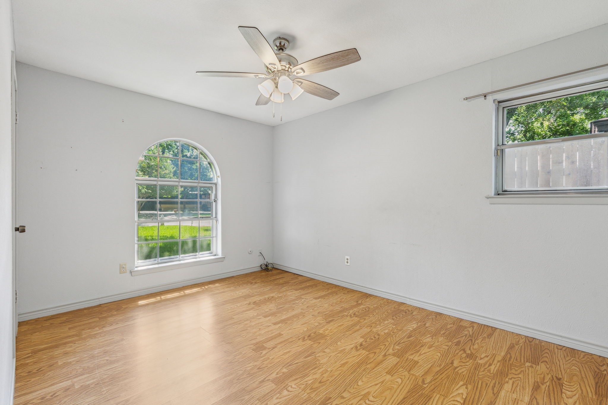 2817 Kingsbury Avenue