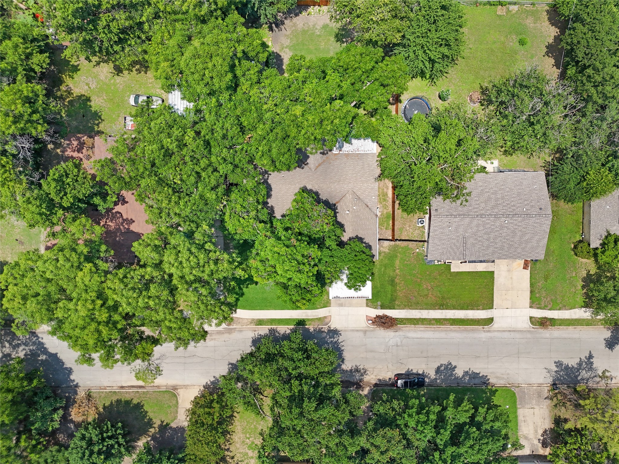 2817 Kingsbury Avenue