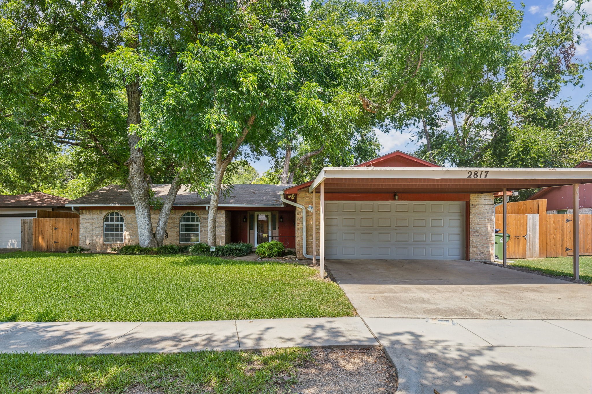 2817 Kingsbury Avenue