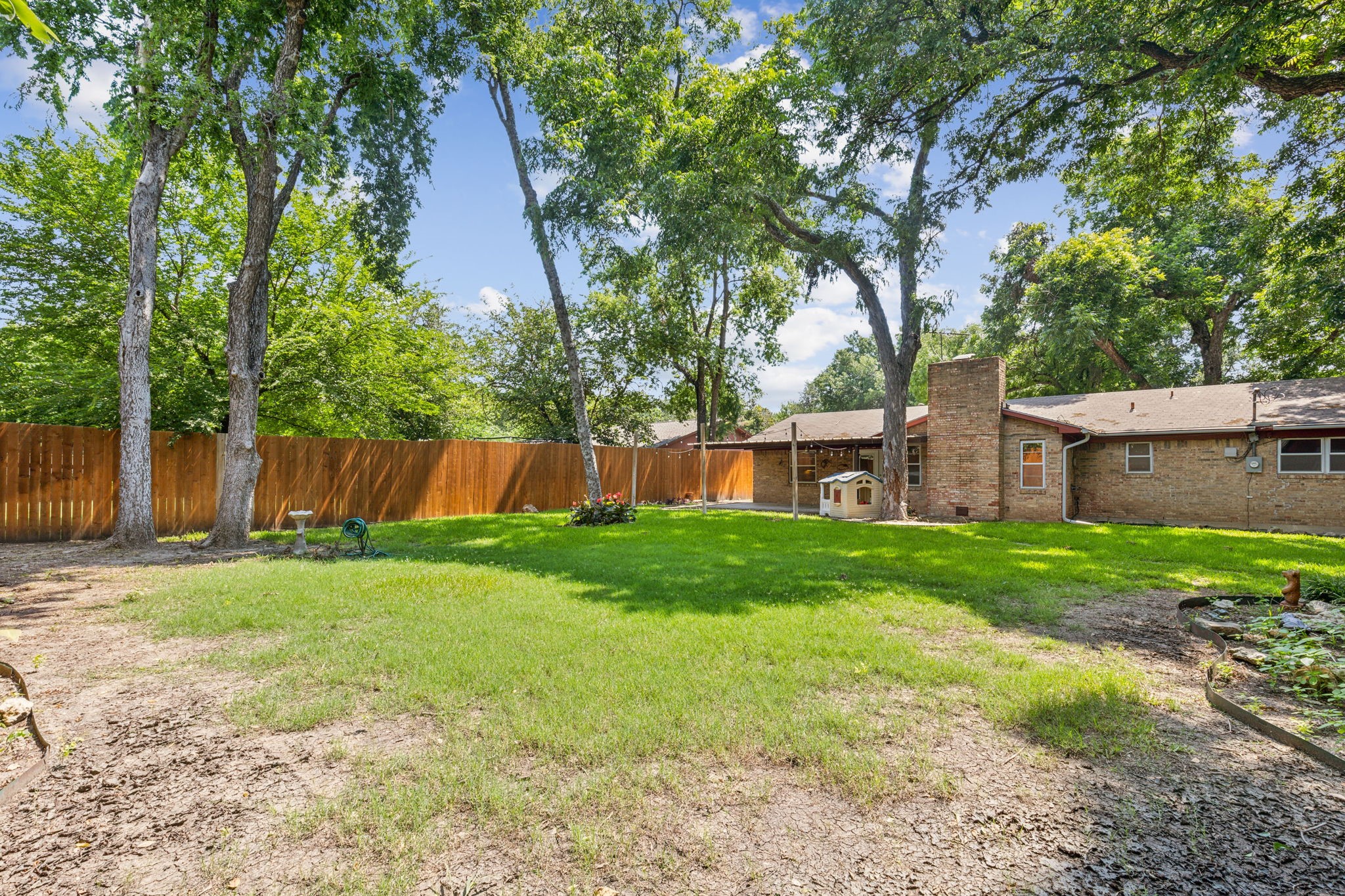 2817 Kingsbury Avenue