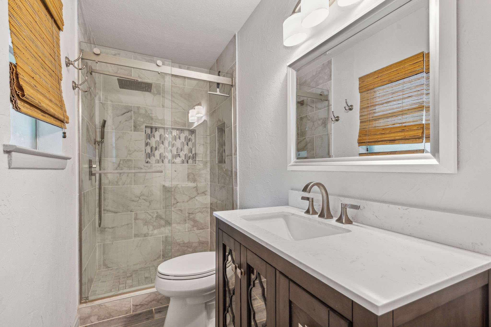 2817 Kingsbury Avenue