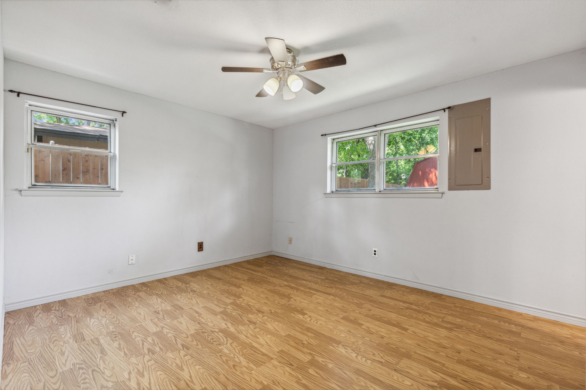 2817 Kingsbury Avenue