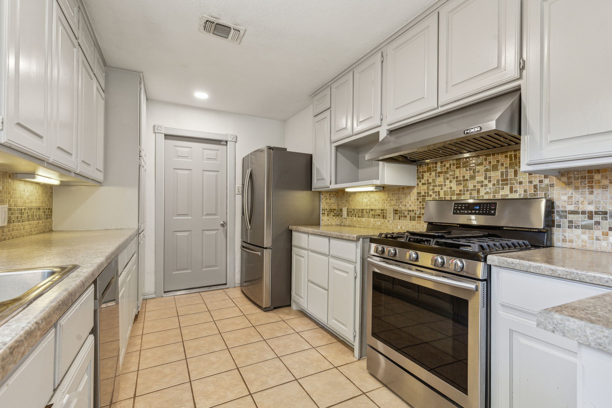 2817 Kingsbury Avenue