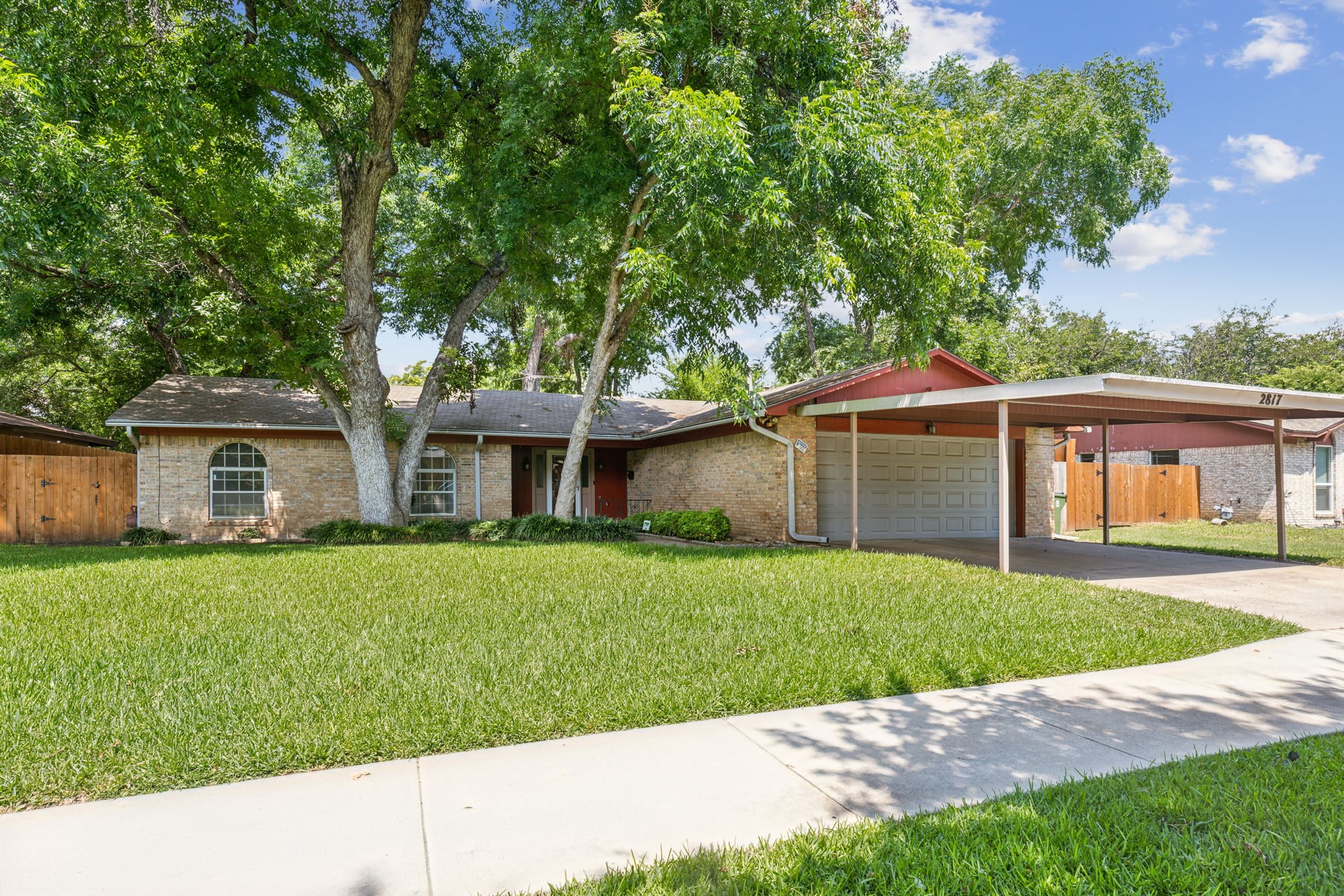 2817 Kingsbury Avenue