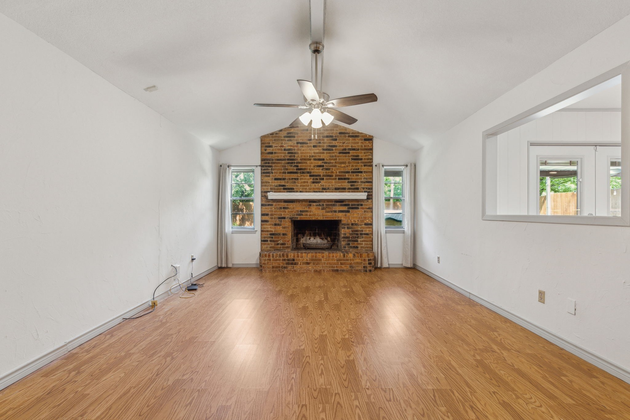 2817 Kingsbury Avenue