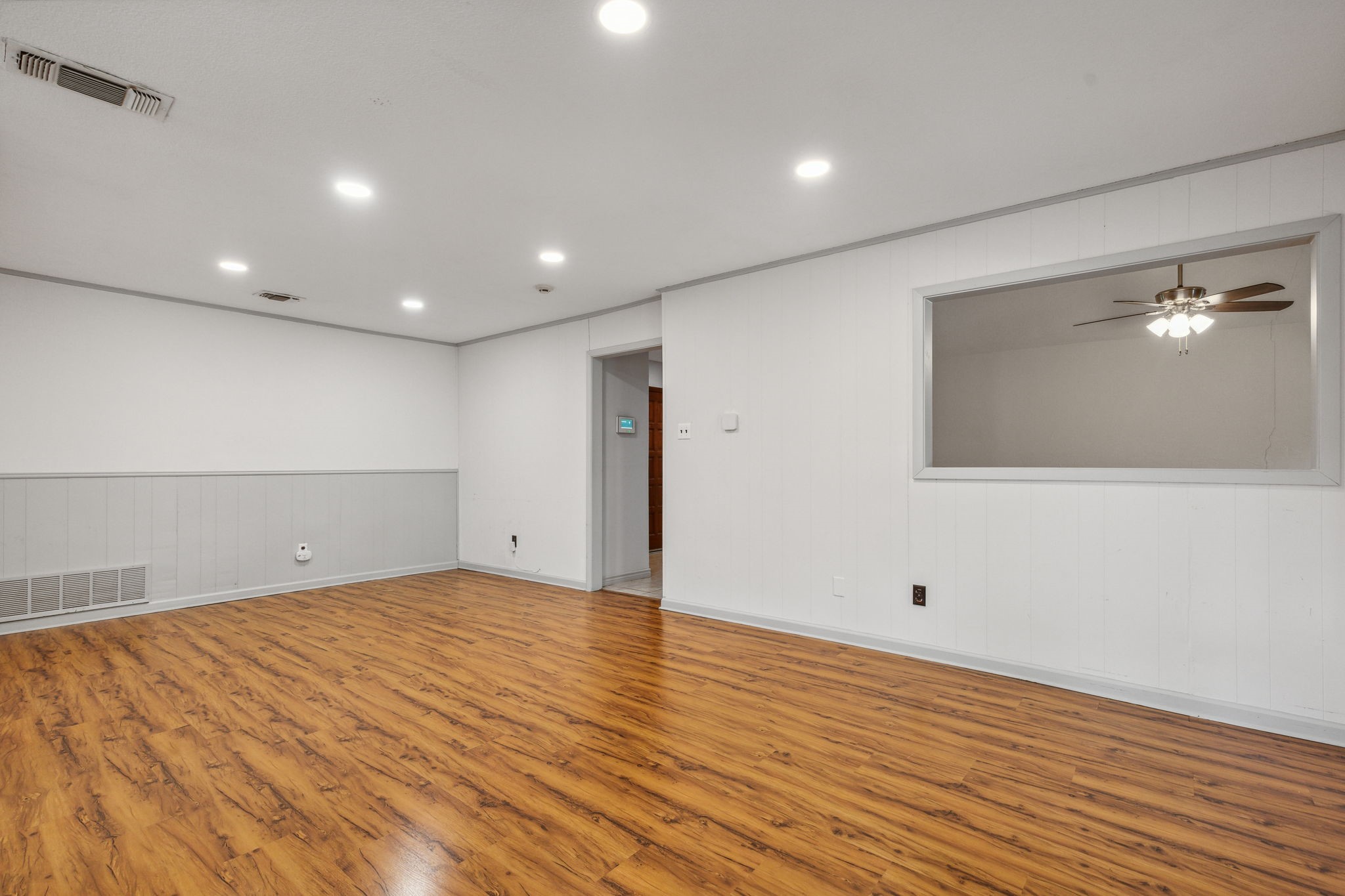 2817 Kingsbury Avenue