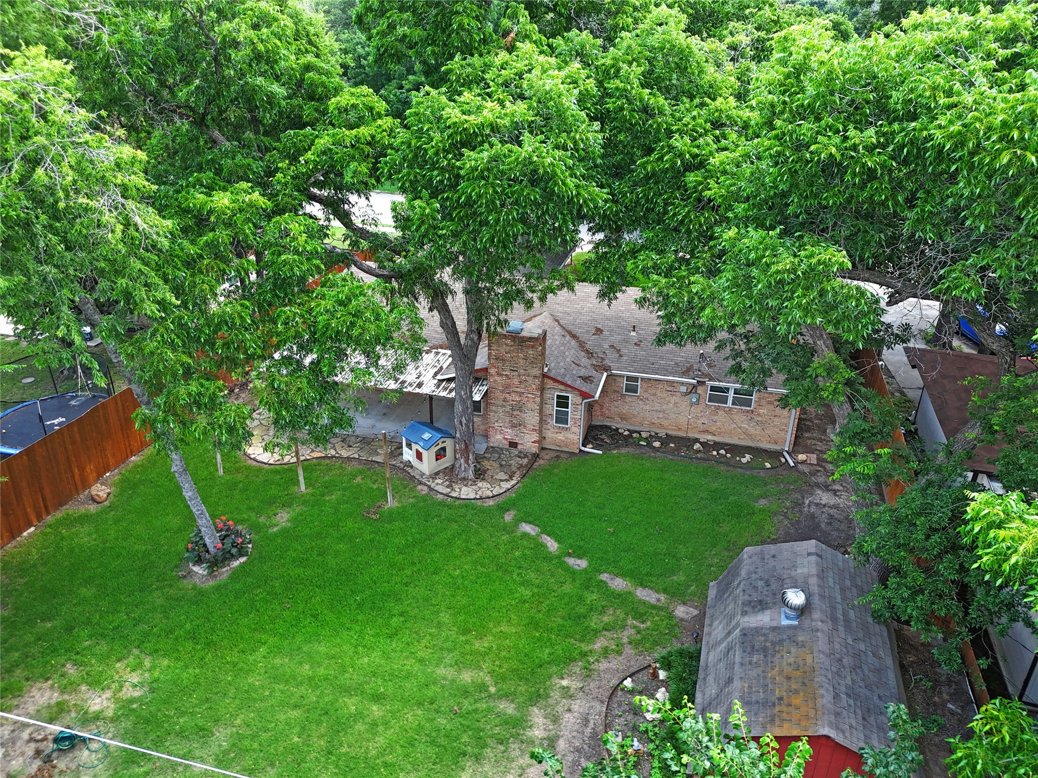 2817 Kingsbury Avenue