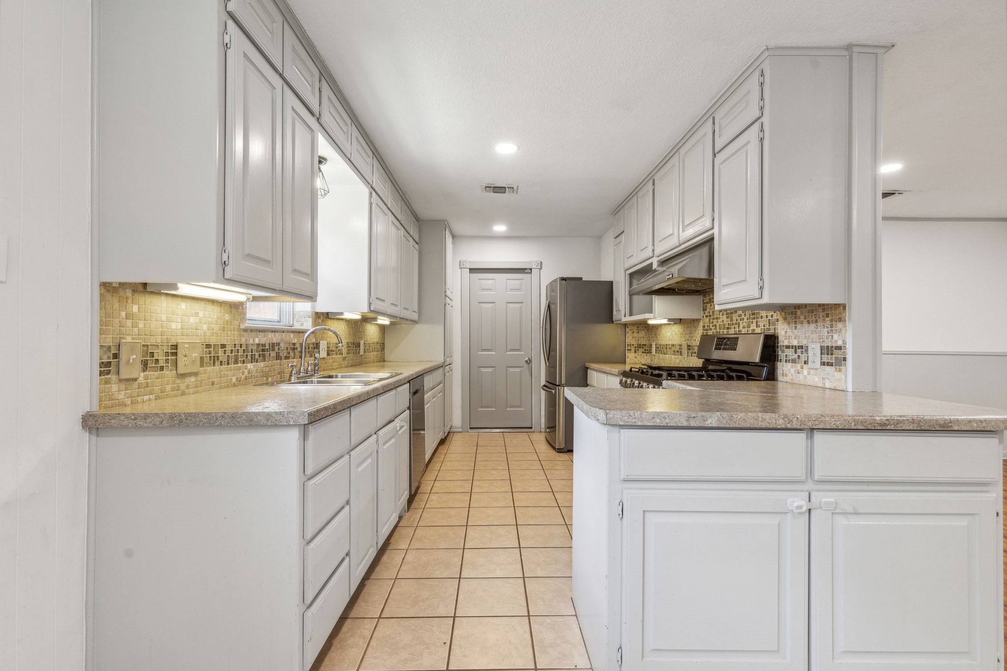 2817 Kingsbury Avenue