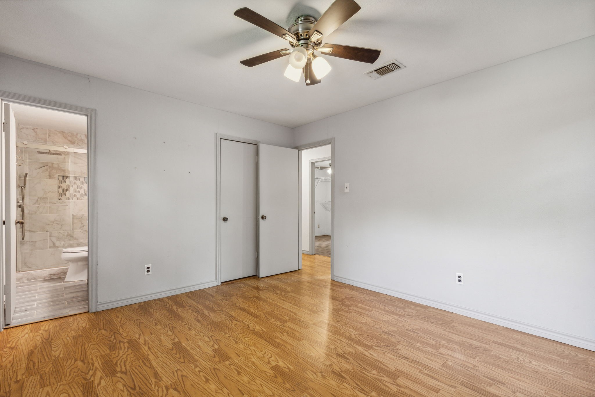 2817 Kingsbury Avenue