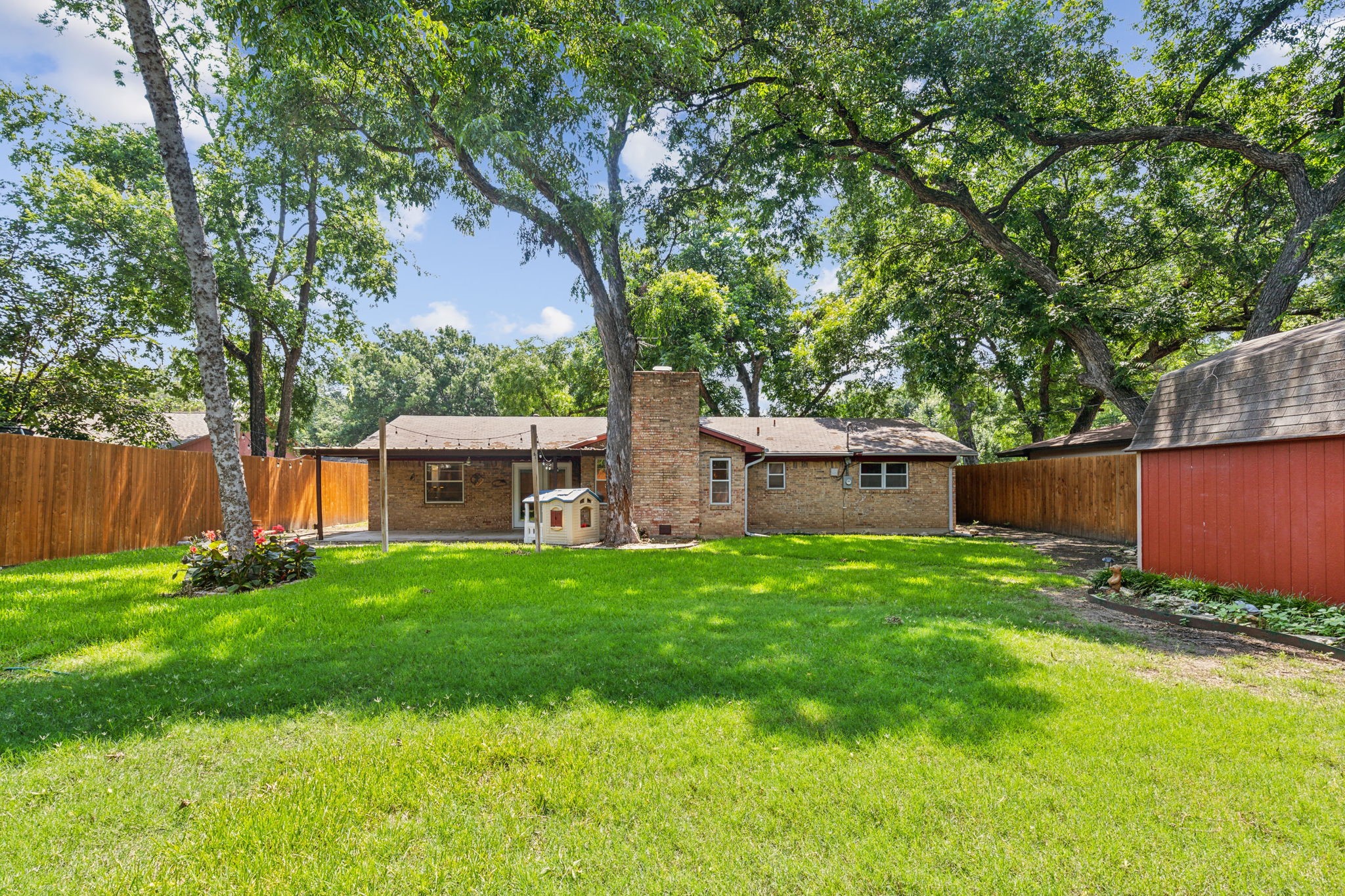 2817 Kingsbury Avenue