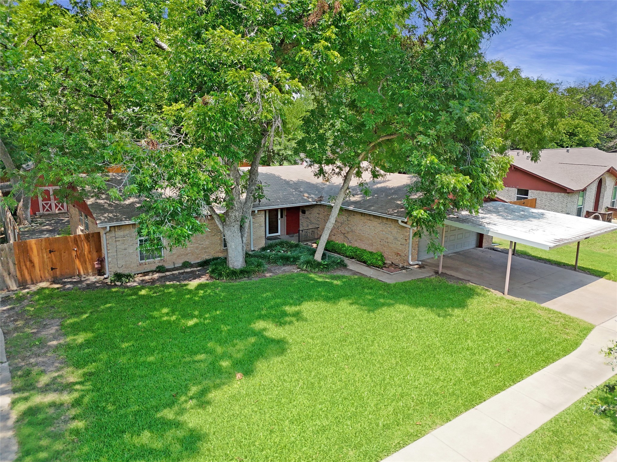 2817 Kingsbury Avenue