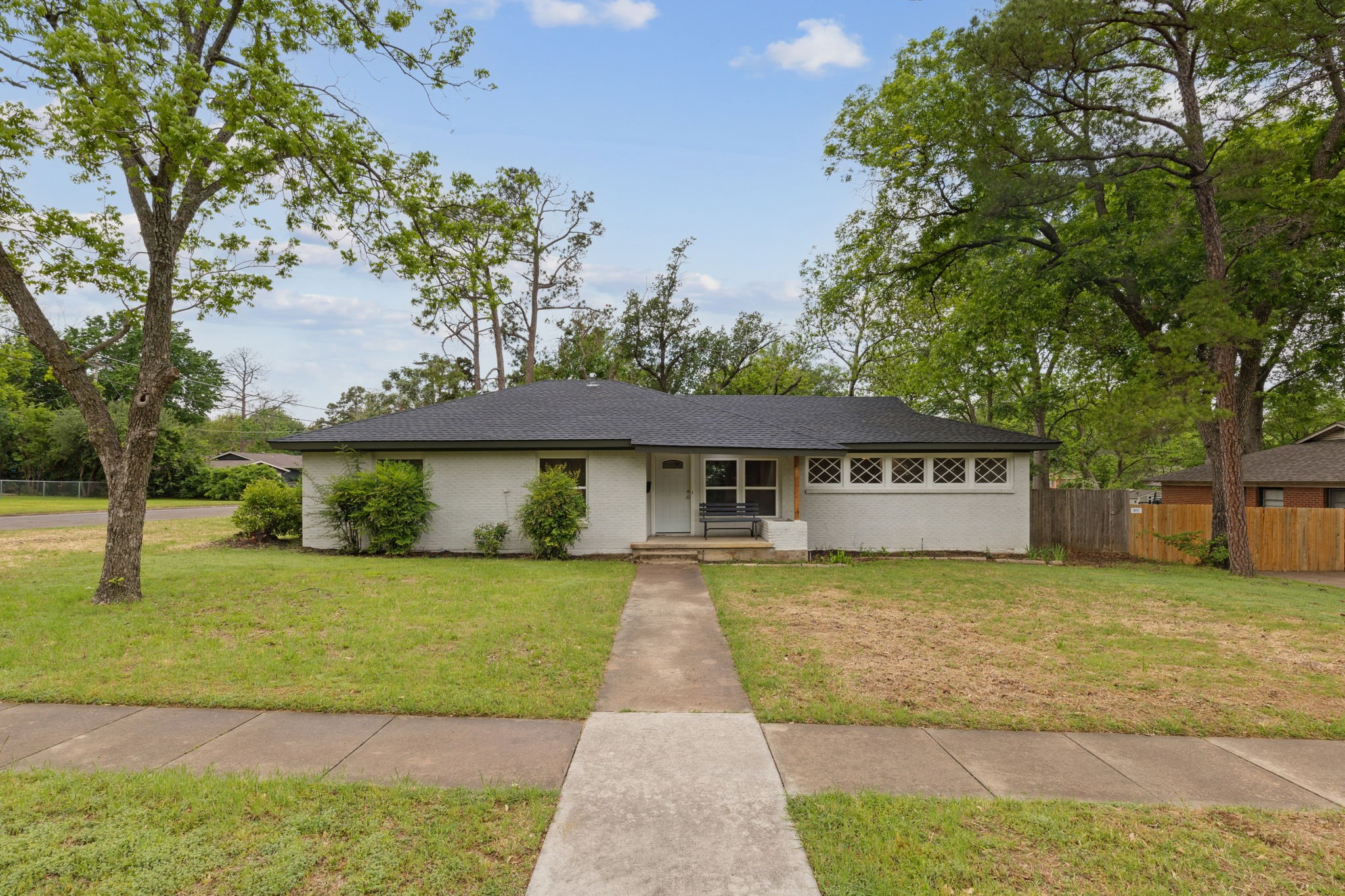 2203 Glenwood Lane
