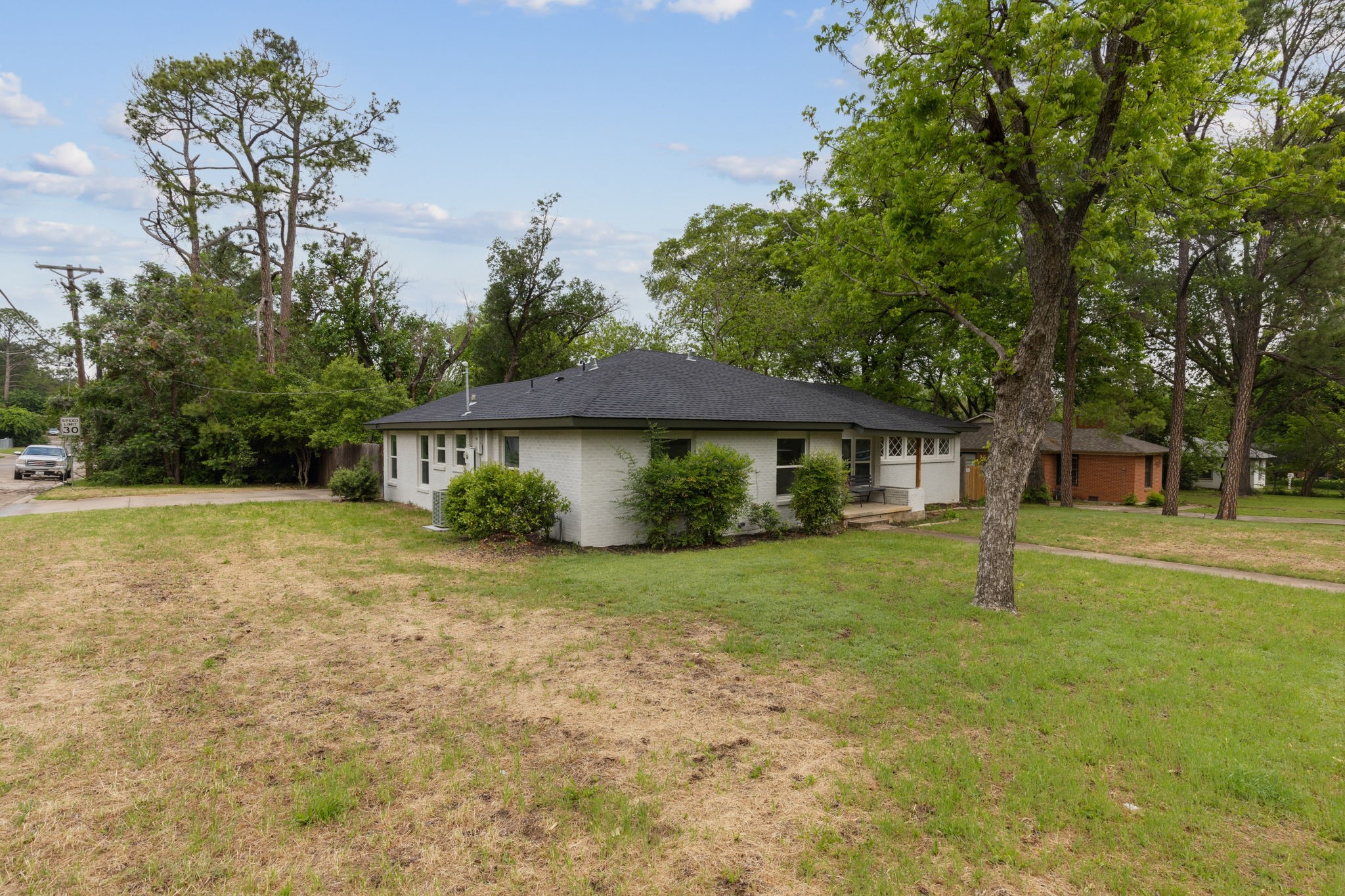 2203 Glenwood Lane