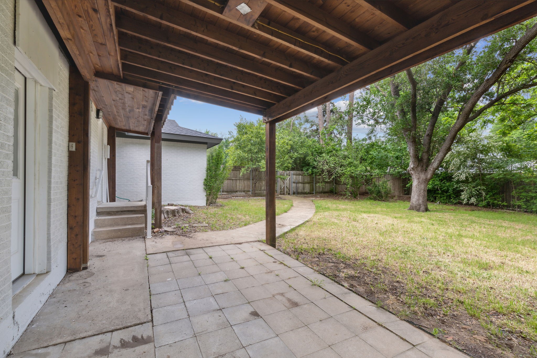 2203 Glenwood Lane