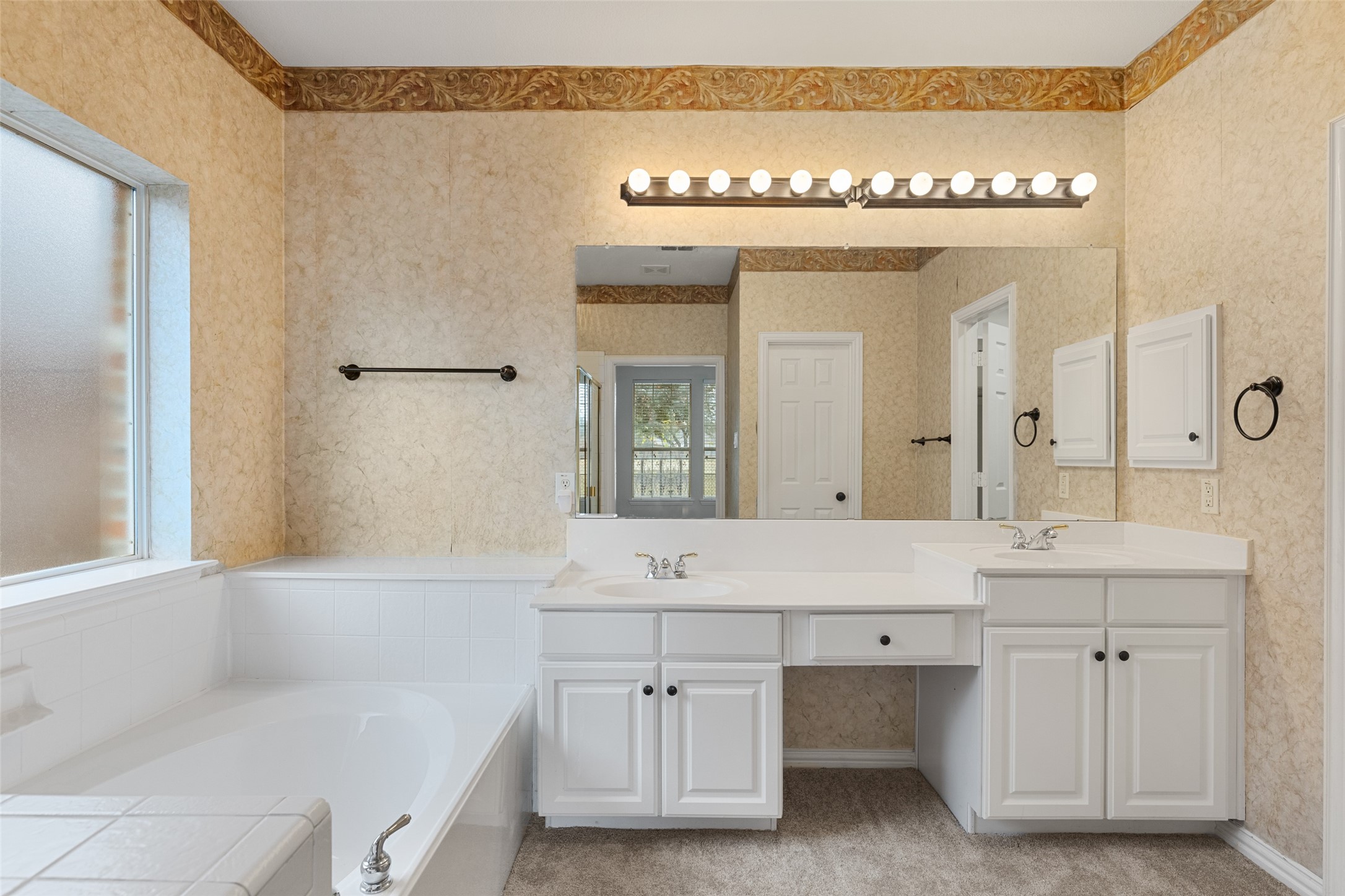 5712 Lafayette Drive