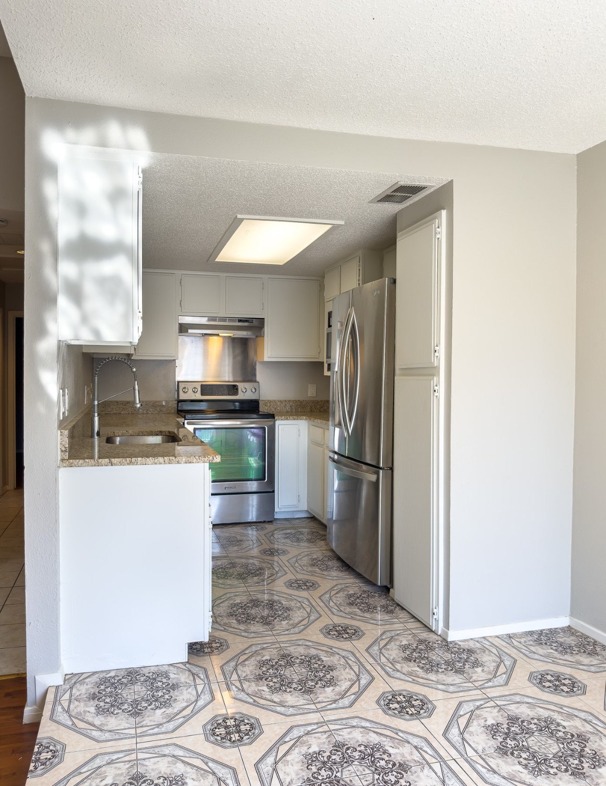 6646 E Lovers Lane 0602