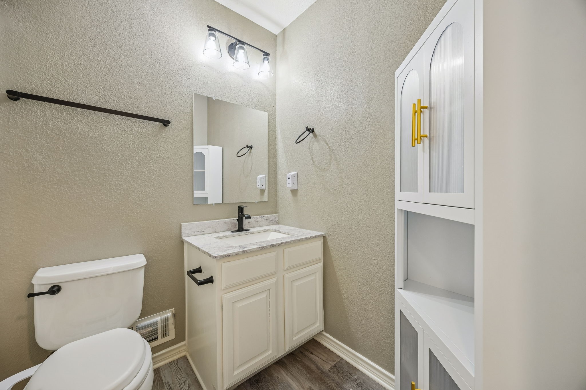 20074 Saratoga Trail