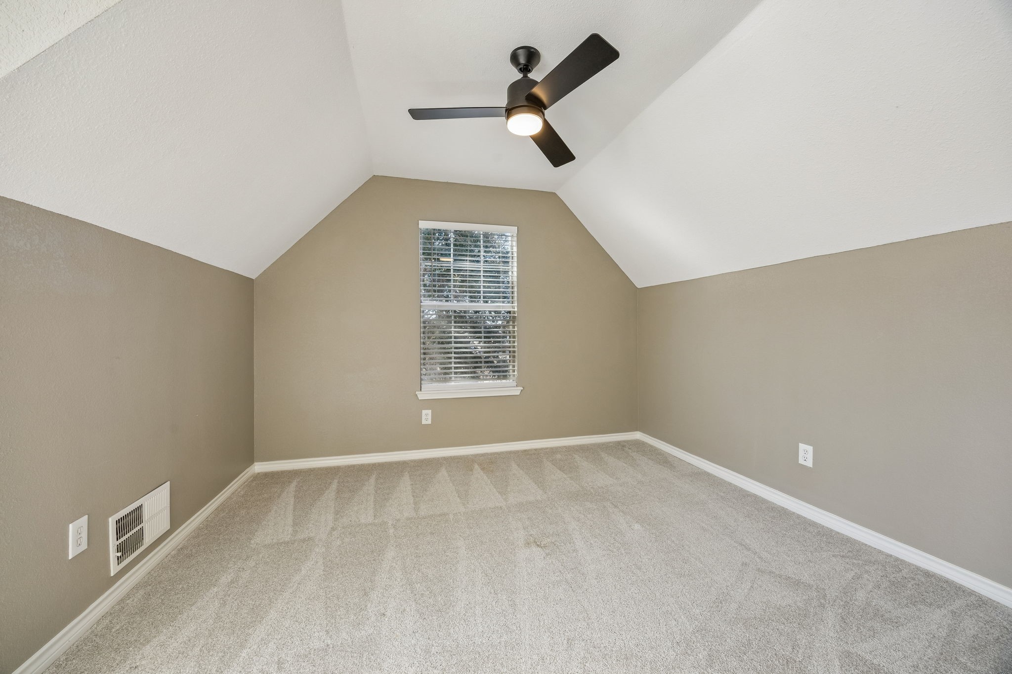 20074 Saratoga Trail