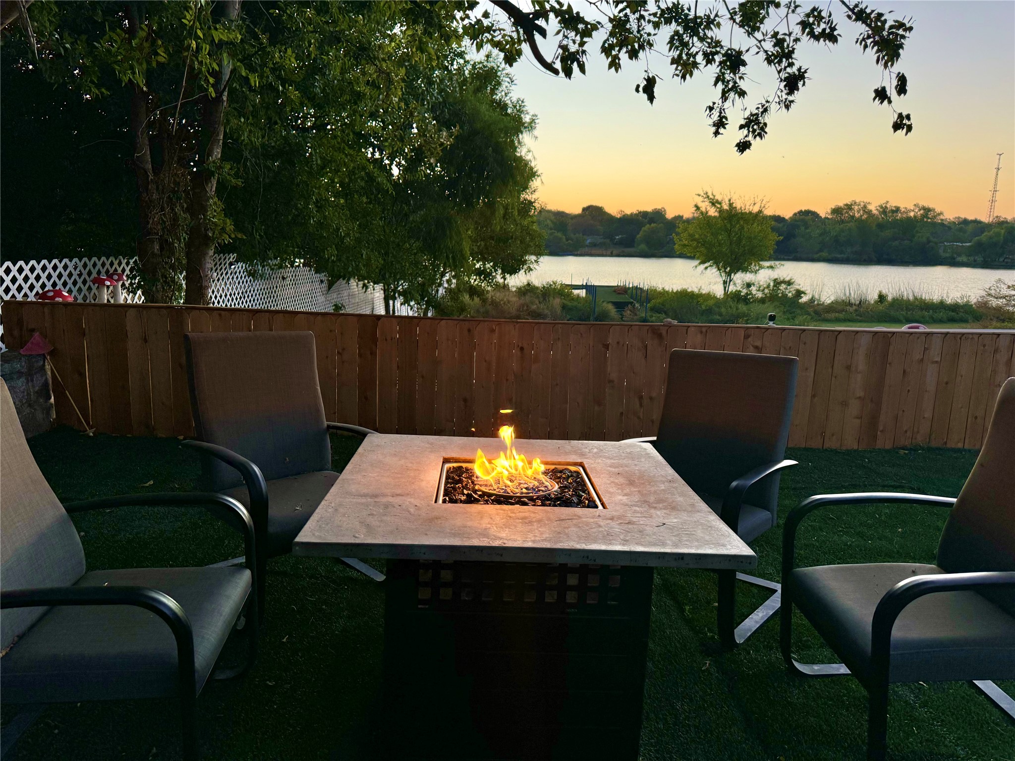 511 Lakeside Drive