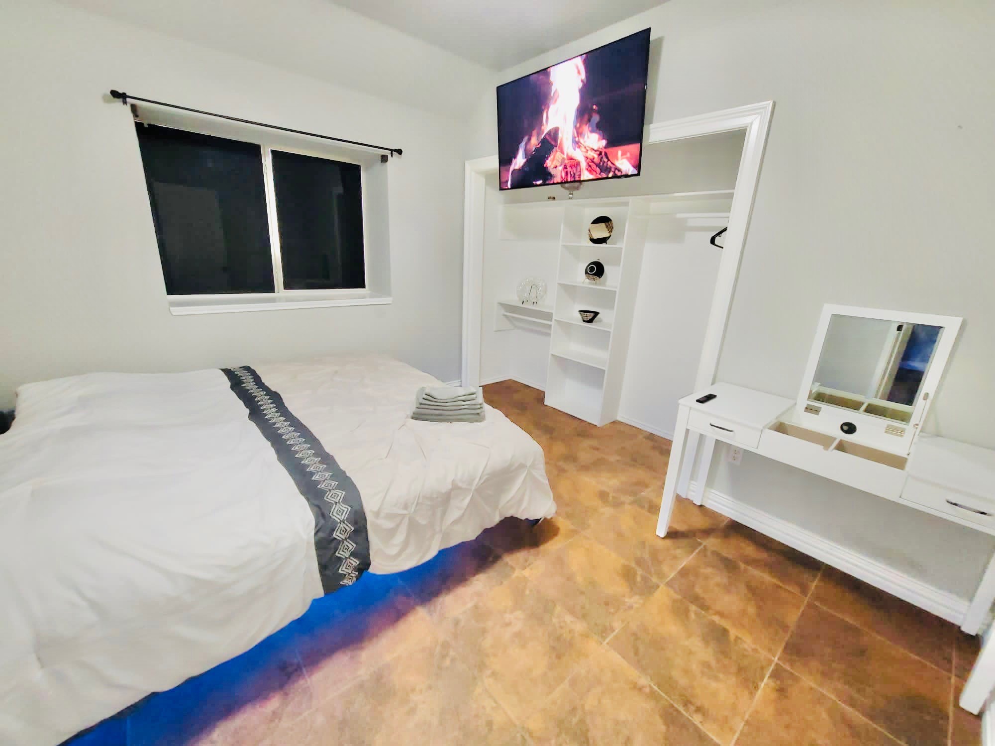 511 Lakeside Drive