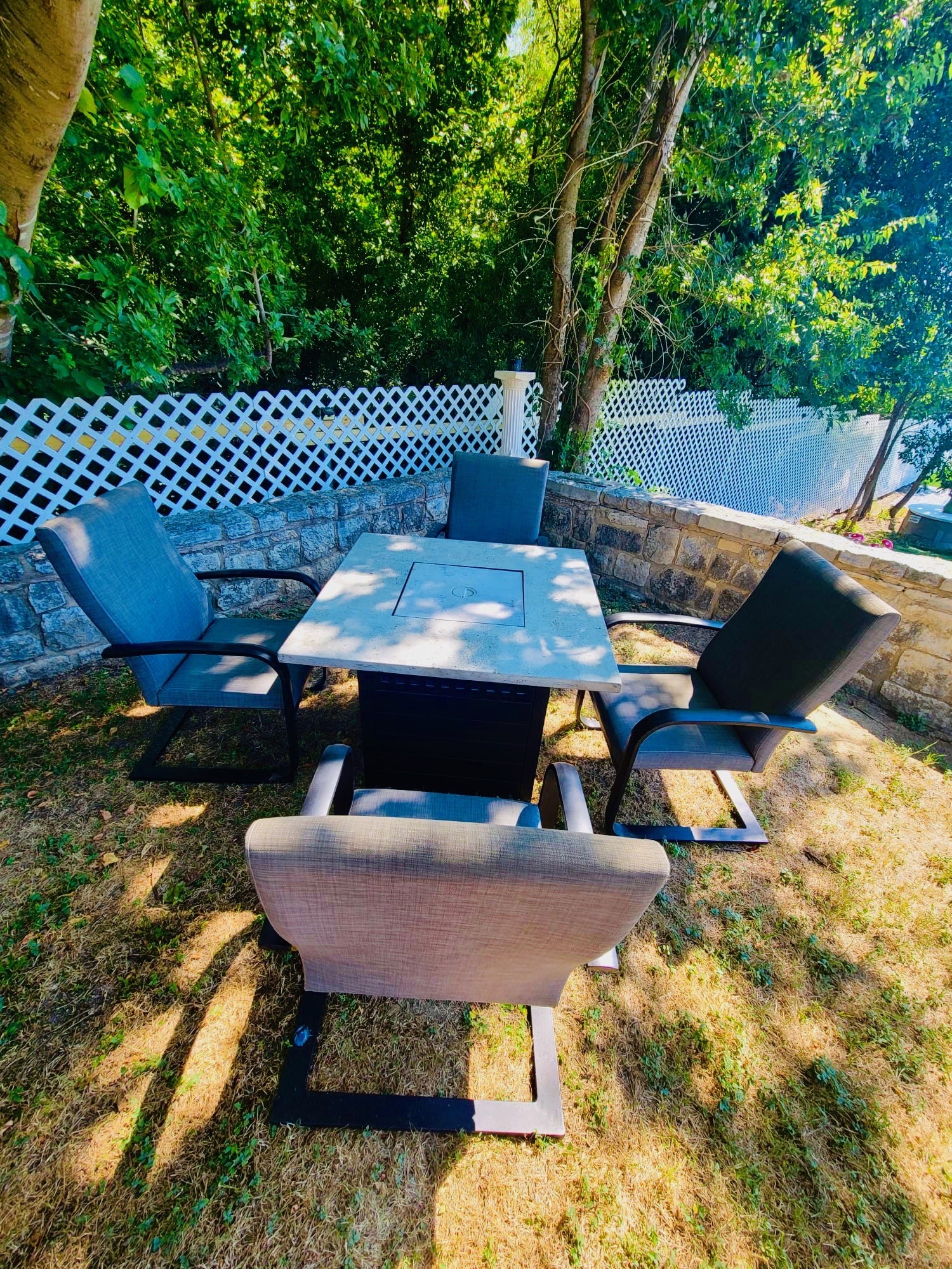 511 Lakeside Drive
