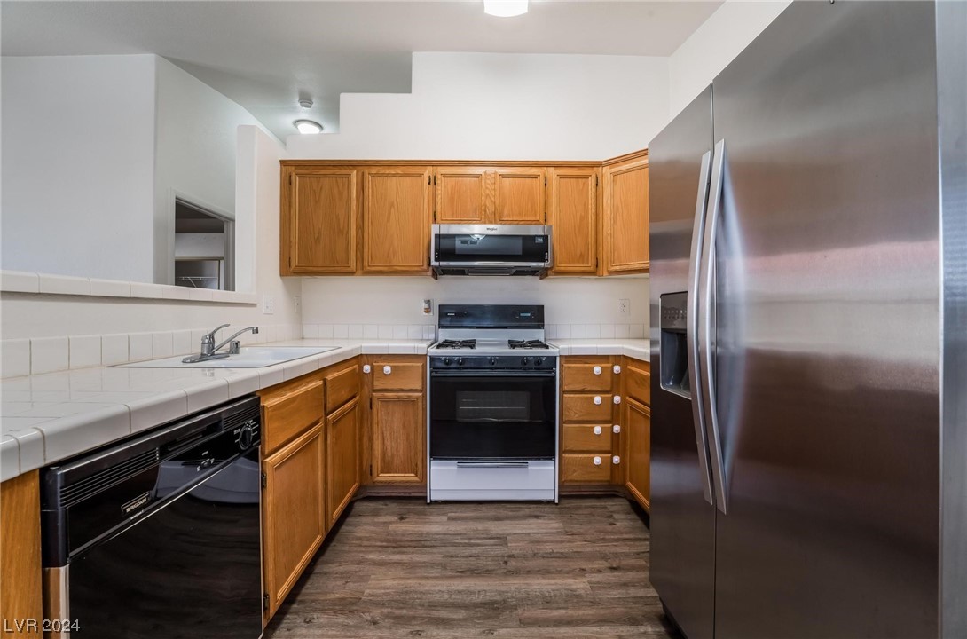 2110 Los Feliz Street 2035