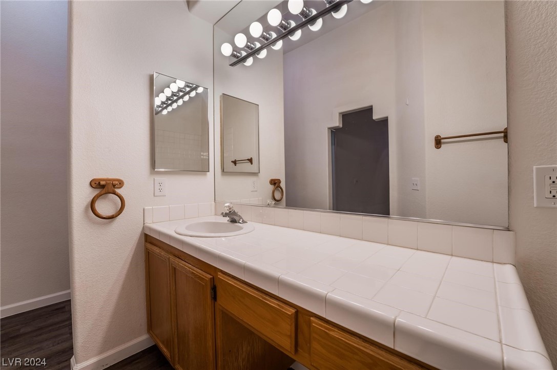 2110 Los Feliz Street 2035