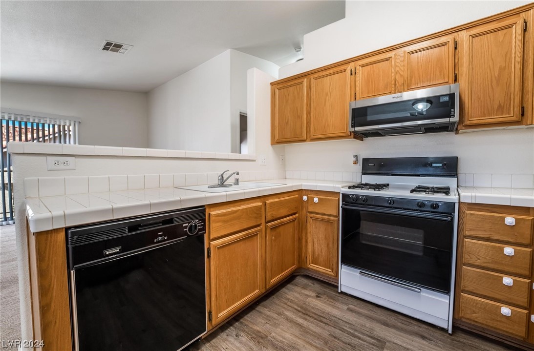 2110 Los Feliz Street 2035