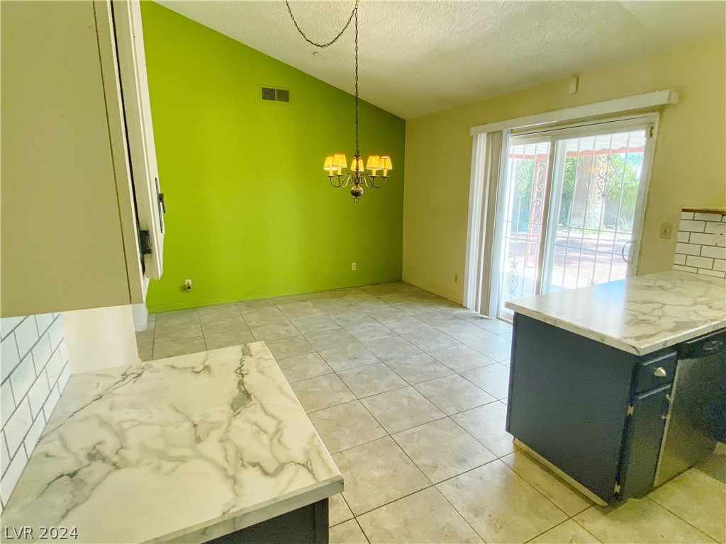 905 Shadow Mountain Place