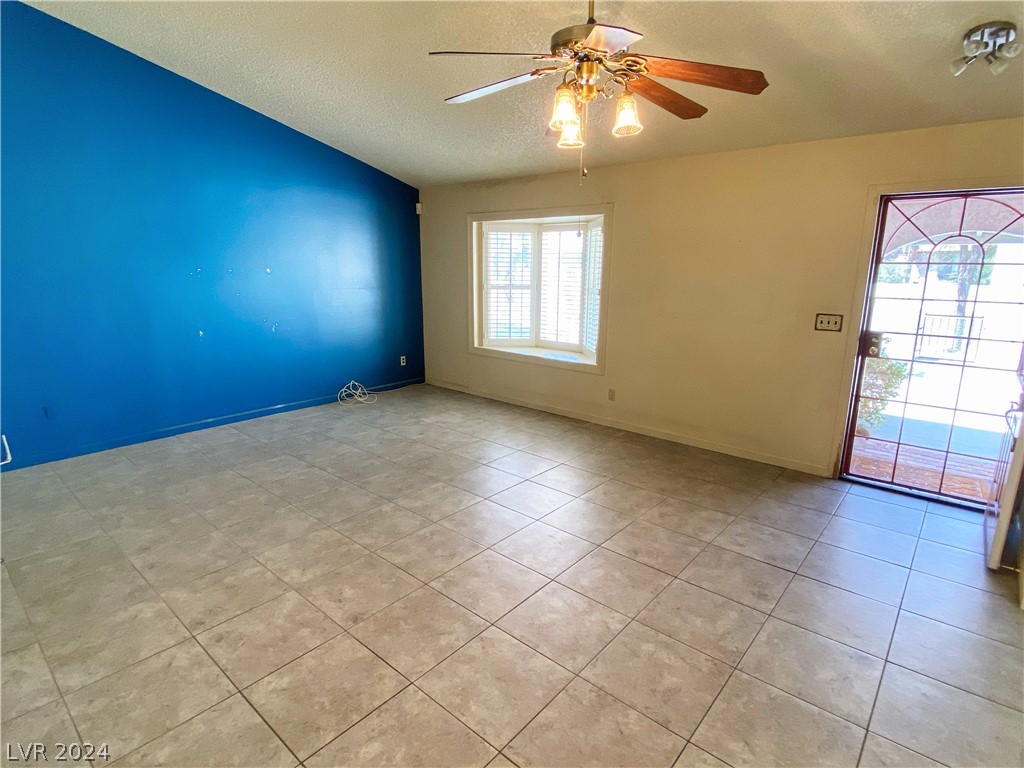 905 Shadow Mountain Place