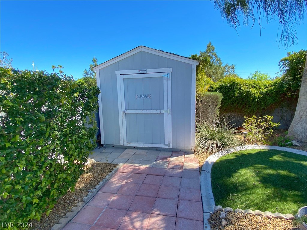 905 Shadow Mountain Place