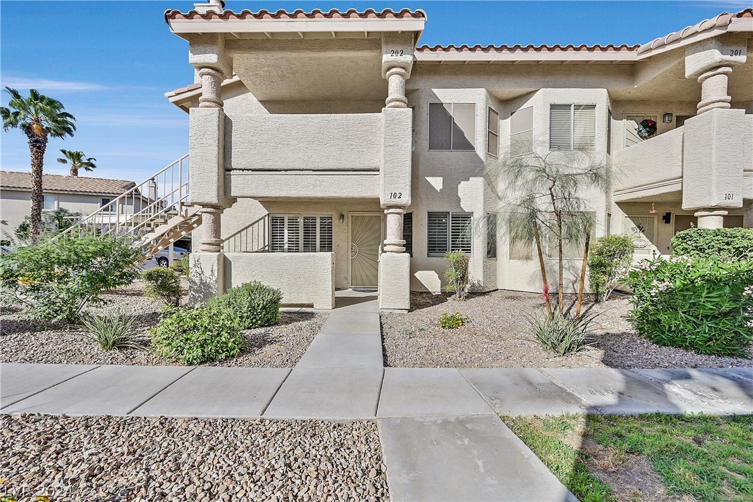 944 Falconhead Lane 102