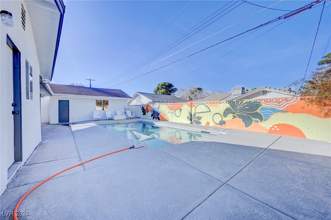 1821 East Oakey Boulevard