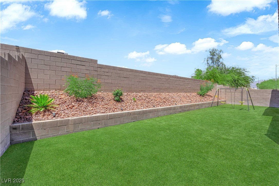 4833 Royal Magnolia Street