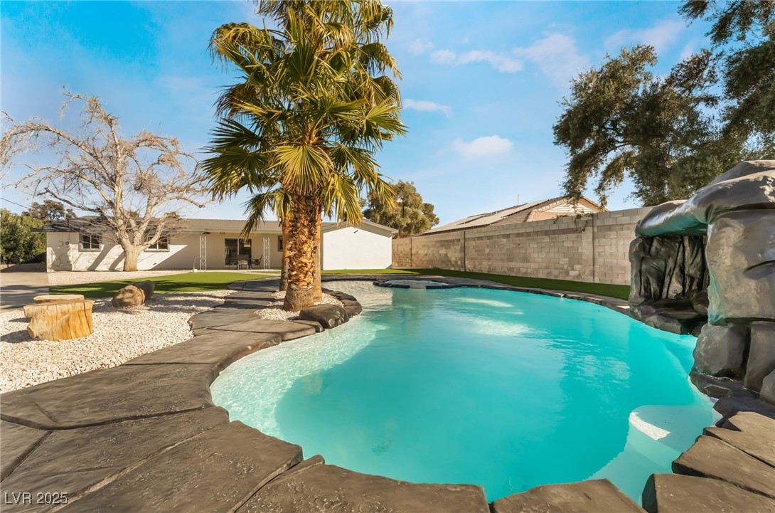 616 Lacy Lane