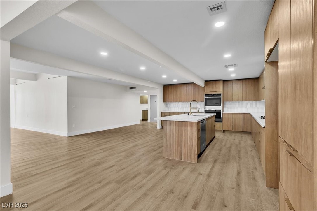 2504 Llewellyn Drive