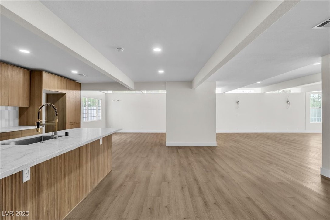 2504 Llewellyn Drive